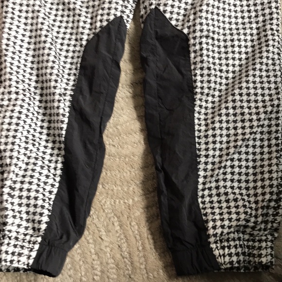 URBAN OUTFITTERS S Black & White Parachute Track Pants Patterned Wind Pant - Picture 6 of 9